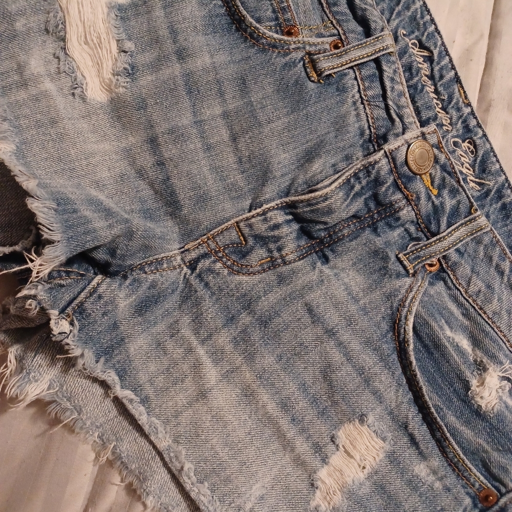 American Eagle Size 6 Distressed Shorts